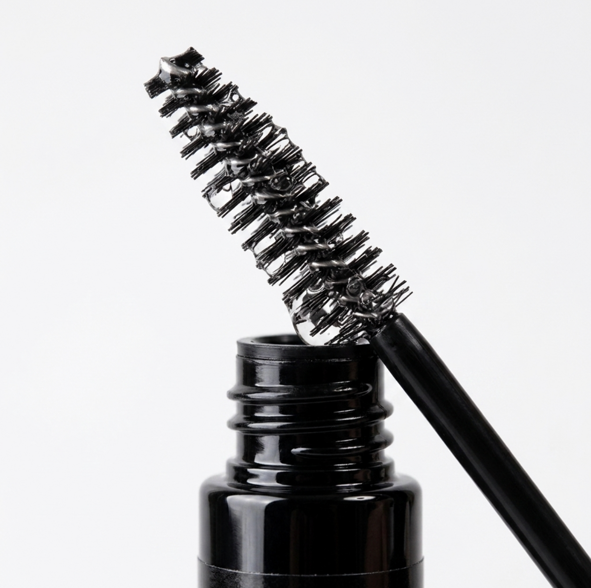 Applying Elleeplex Hyaluronic Boost Serum spoolie brush onto natural lashes and brows for deep daily hydration.